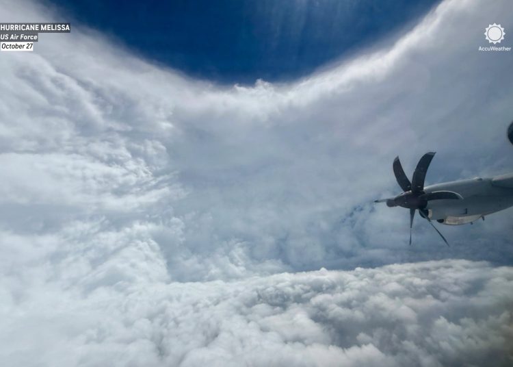 El huracán Melissa toca tierra en Jamaica con categoría 5