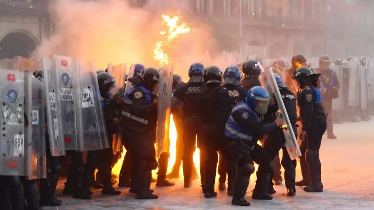 Continúan hospitalizados 16 policías capitalinos tras marcha del 2 de octubre; 3 están delicados