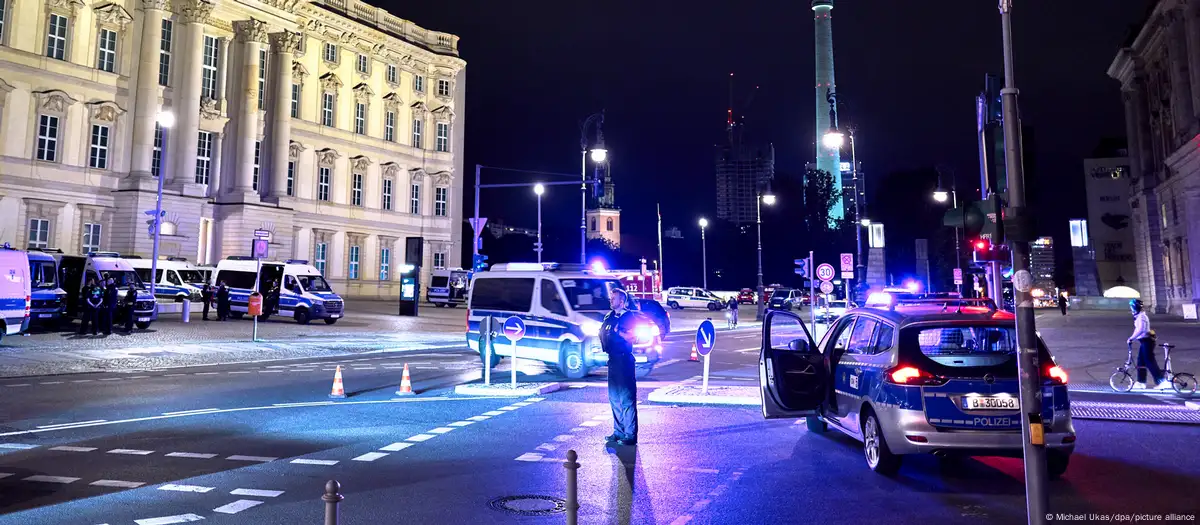 Evacuación en Berlín por bomba de la Segunda Guerra Mundial