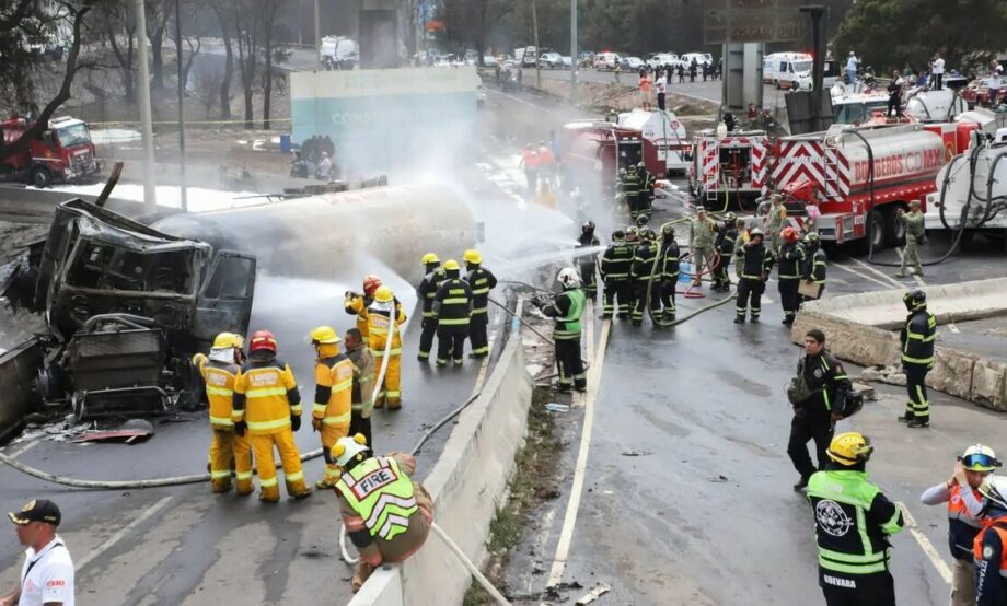 Asciende a 17 víctimas mortales por explosión de pipa