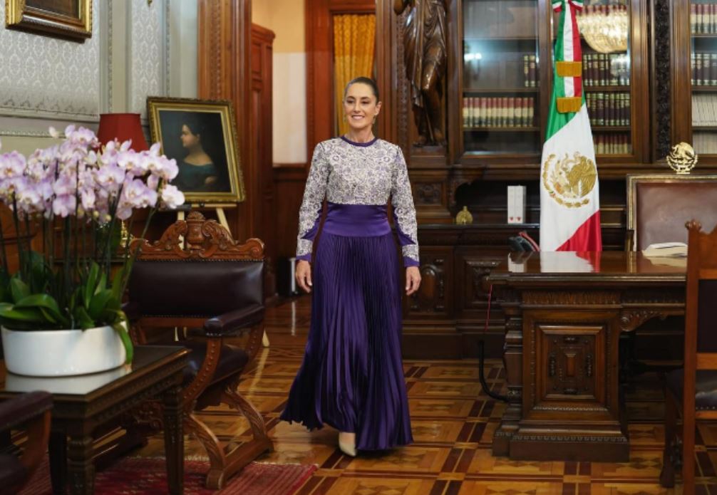Presidenta luce vestido de Virginia Arce en su primer Grito de Independencia 