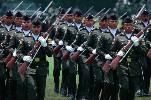 Defensa otorga mil 760 ascensos a integrantes de las fuerzas armadas