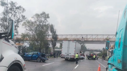 Cierran autopista México-Querétaro por choque múltiple