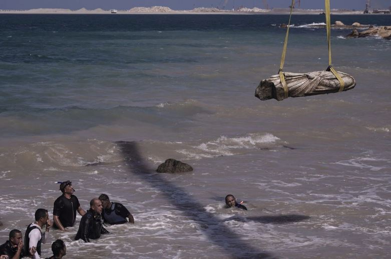 Egipto revela restos de ciudad sumergida de más de 2 mil años frente a Alejandría