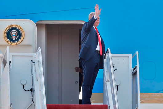 Arriba Trump a Alaska para reunirse con Putin