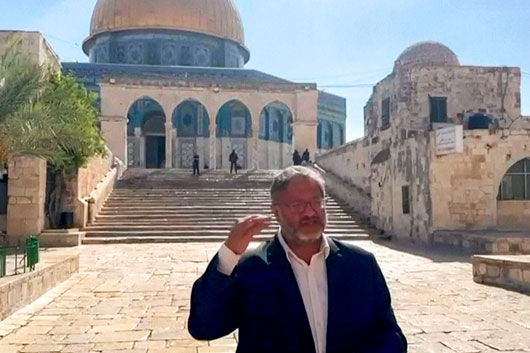 Ministro israelí reza en sitio sagrado del islam; 27 abatidos por Israel en Gaza