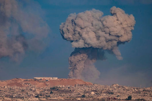 Netanyahu acelera planes para tomar Gaza mientras bombardeos arrasan suburbios