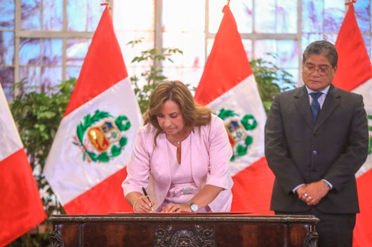 Promulgan en Perú ley de amnistía a militares acusados de violar derechos humanos