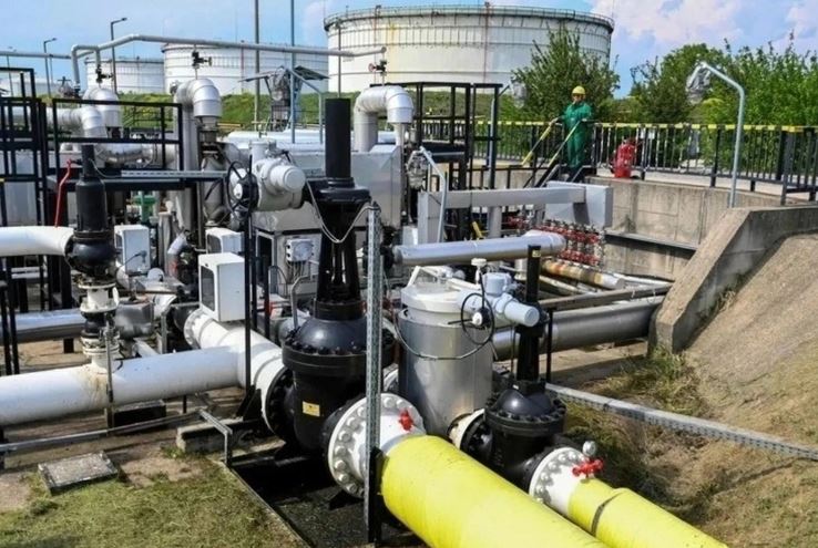 Hay escasez de gasolina en regiones rusas tras ataques ucranios a refinerías