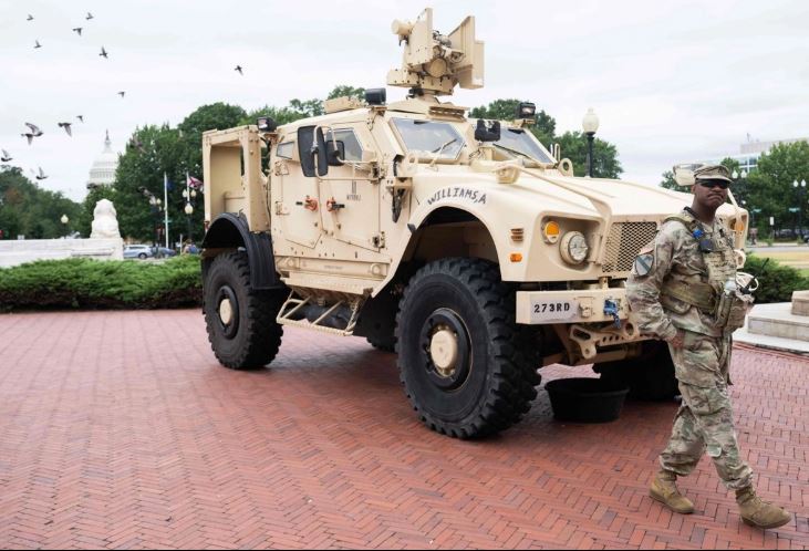 Anuncia Trump que patrullará calles de DC junto a la policía y la Guardia Nacional