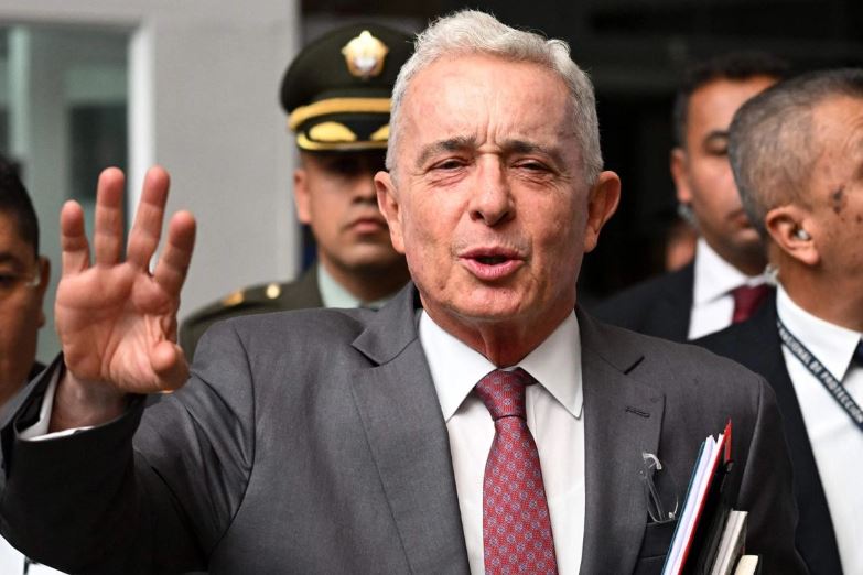Tribunal de Colombia ordena la liberación inmediata del ex presidente Álvaro Uribe
