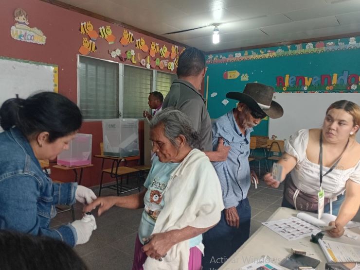 Una semana después, comunidad rural de Honduras vota y podría definir elección presidencial
