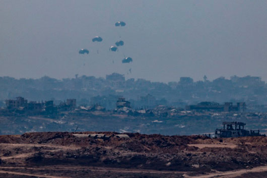 Jordania y Emiratos Árabes Unidos comienzan a enviar ayuda a la hambrienta Gaza