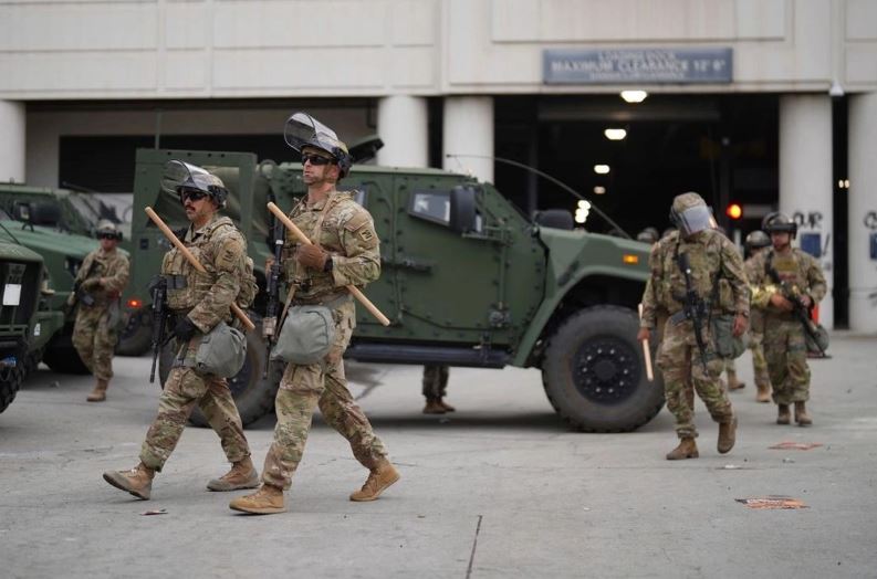 Ordenan retirar de Los Ángeles a mil 350 elementos de la Guardia Nacional