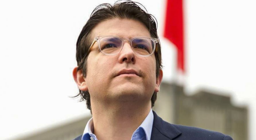 Precandidato presidencial de Colombia ingresa de emergencia a nueva cirugía
