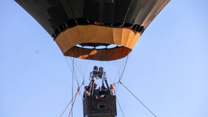 Tragedia en Brasil: globo aerostático se incendia en pleno vuelo y deja 8 muertos