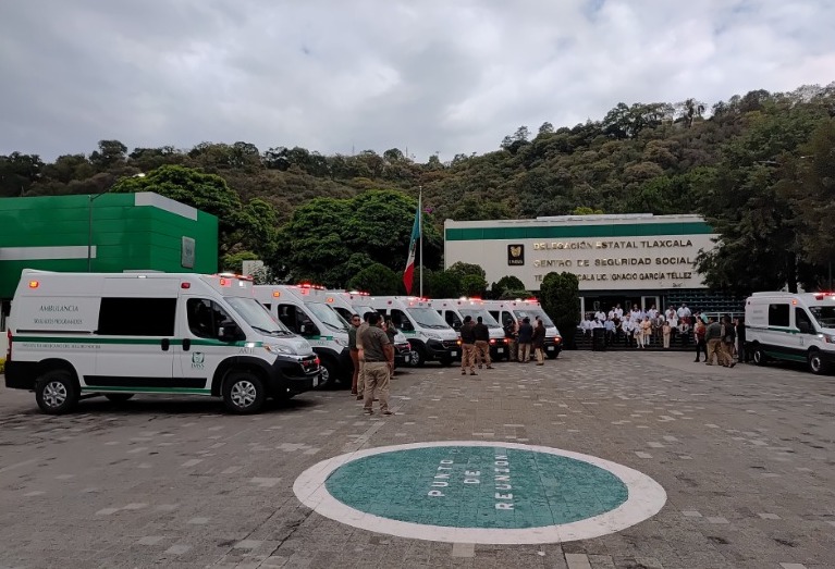 IMSS Tlaxcala da banderazo de salida a 7 ambulancias nuevas