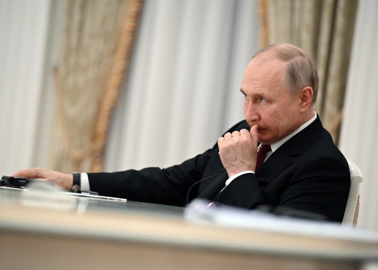 Putin conversa por teléfono con el papa León XIV