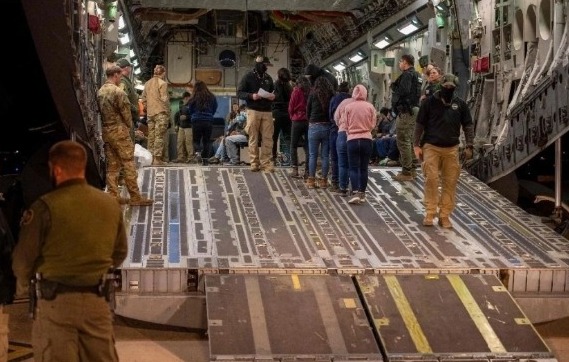 Arriba vuelo a Chile con 43 chilenos expulsados desde EU