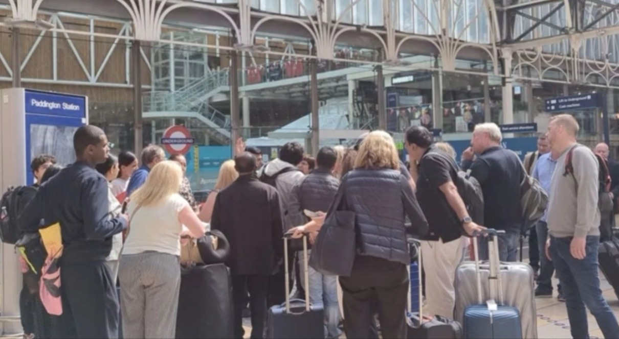Apagón genera caos en tres líneas del Metro de Londres