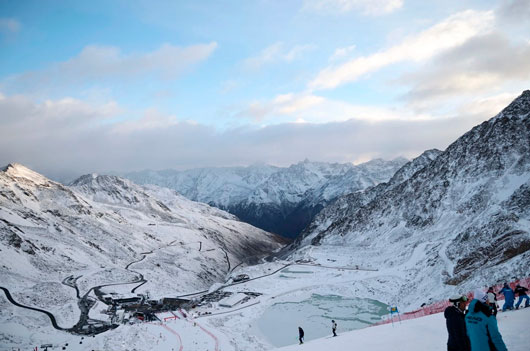 Al menos 15 alpinistas desaparecidos tras avalancha en Nepal