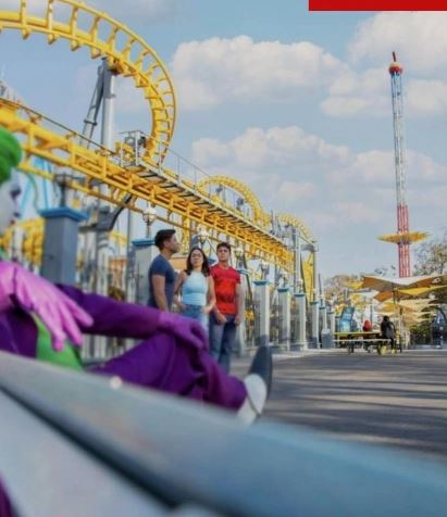 Six Flags anuncia cierre de parques
