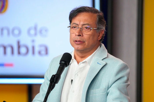 Petro sugiere a Trump leer 'Cien años de soledad' para superar su ignorancia y groserías a Colombia