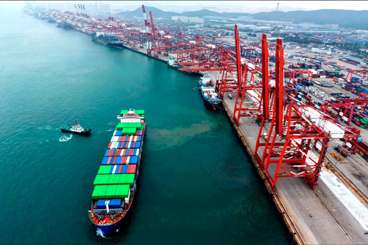 Economía de EU más firme; continúa tendencia de baja de contratación y bajos despidos: Jerome Powell