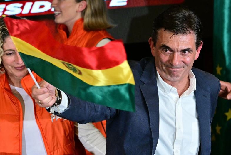 Presidente electo de Bolivia anuncia que retomará relaciones con EU, rotas desde 2008