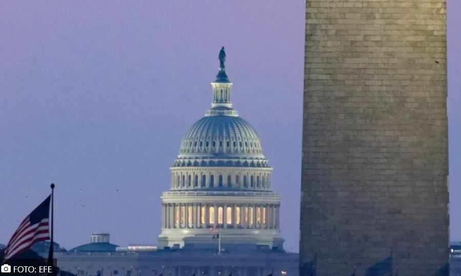 Inician despidos masivos por cierre del gobierno de EUA