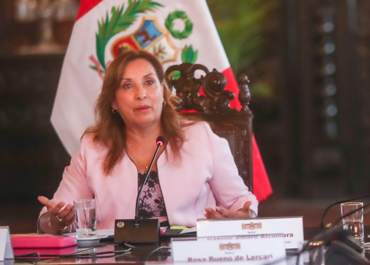 Congreso de Perú destituye a la presidenta Dina Boluarte