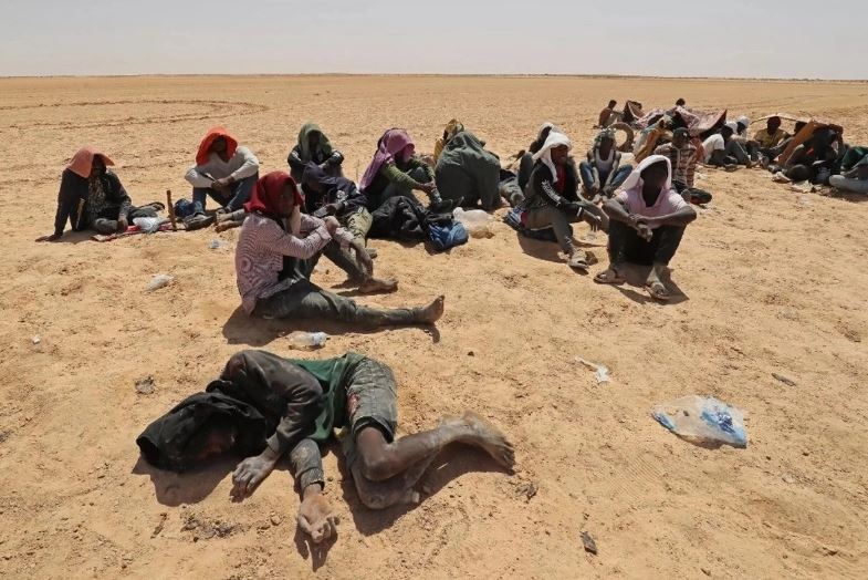 Hallan en dos semanas 61 cadáveres de migrantes en costas de Libia