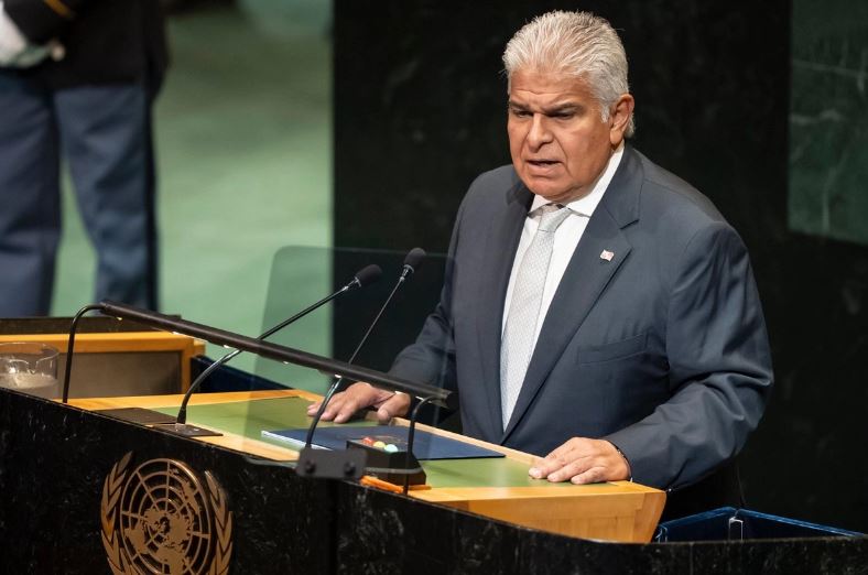 Reitera presidente panameño rechazo a instalaciones militares extranjeras en su país