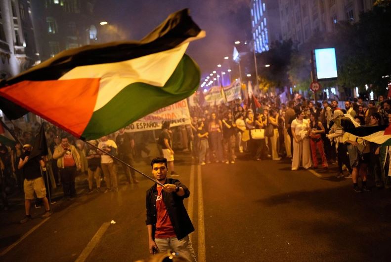 Decenas de miles de personas protestan en España contra asalto a la Global Sumud Flotilla