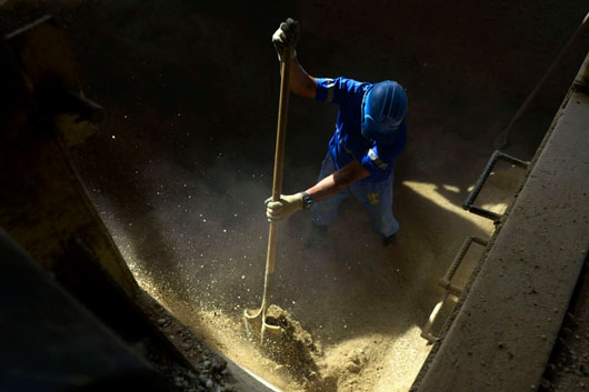 Mundo Derrumbe en mina de oro de Colombia deja a 25 trabajadores atrapados