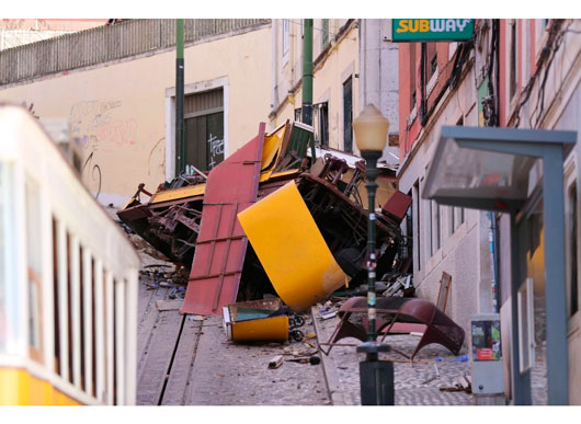 Decretan luto nacional en Portugal por los 16 muertos en accidente de funicular