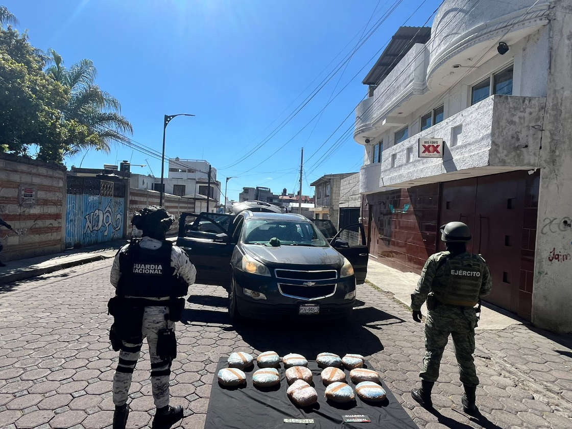 Personal militar de la 23/a. Zona Militar en conjunto con la Guardia Nacional aseguran  1 Vehículo y 13 paquetes con Características a la Marihuana