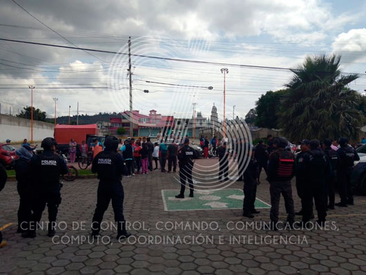 Aseguran a masculino con protocolo policial contra intentos de linchamiento, en Huactzinco