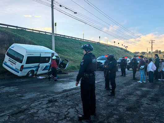 Aseguran SCC y policía municipal de Xaloztoc a tres sujetos por robo de una unidad de transporte público
