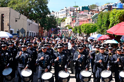 Autoridades civiles y militares conmemoraron el 215 aniversario de la Independencia de México