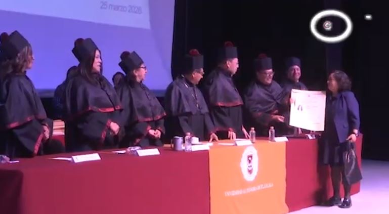 Más de 860 egresados de la UATx recibieron su título profesional