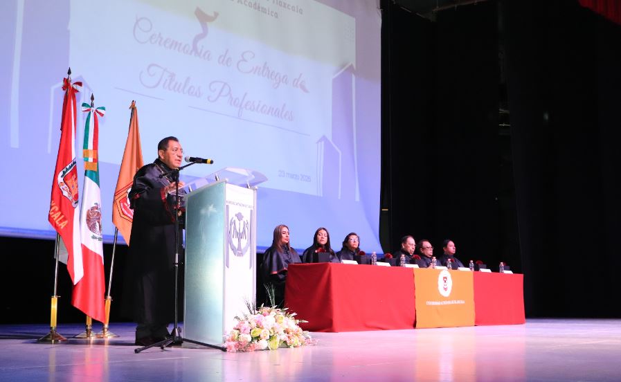Entregó rector de la UATx 319 títulos profesionales