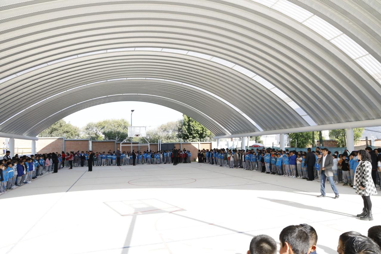 Estrenan 800 estudiantes instalaciones de la primaria 