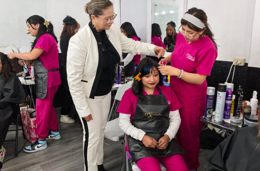 Fortalece gobierno de Alfonso Sánchez García atención integral a mujeres con servicios de belleza gratuitos