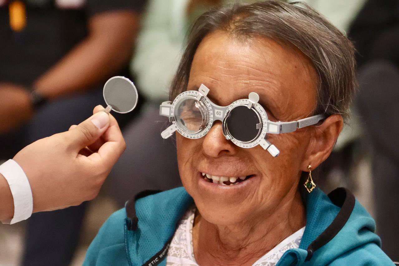 Glaucoma y cataratas, principales padecimientos detectados en Macro Jornadas de Lentes