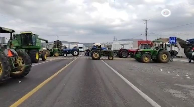 Afectó bloqueo carretero en Tlaxcala a cientos de automovilistas 