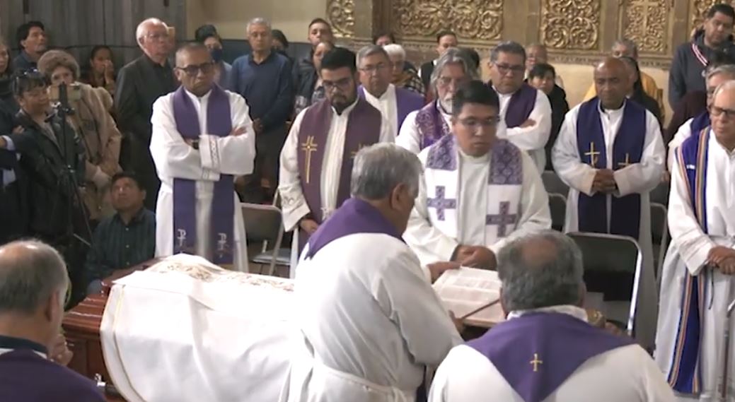 Honran fieles la vida y ministerio del padre Tomás Morales del Razo