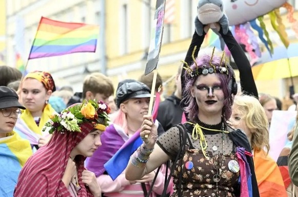 Corte Suprema de EU invalida ley que prohíbe las 
