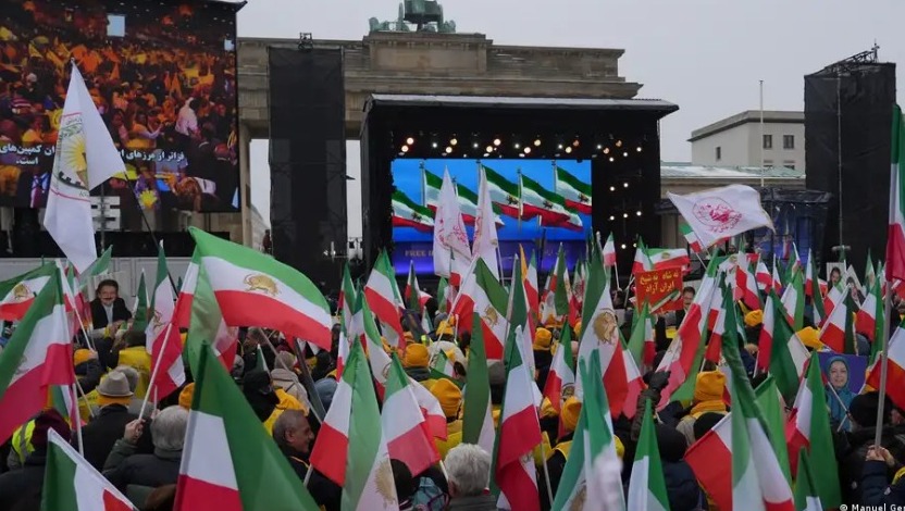Miles de manifestantes protestan en Berlín contra el régimen