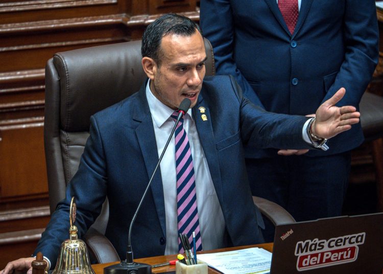 Congreso de Perú destituye al presidente José Jerí